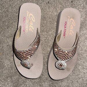 Skechers Cali Rose Gold Rhinestone Yoga Foam Platform Sandals. Size 6